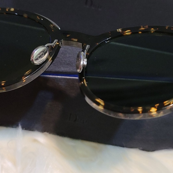 ❌SOLD❌Christian Dior Sunglasses - Picture 3 of 7